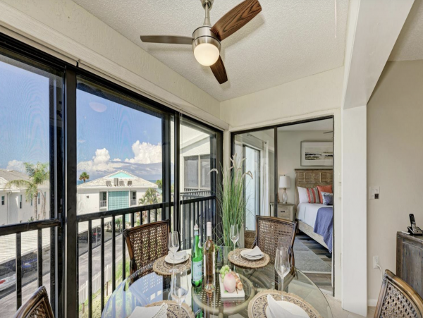 Holmes Beach Stunning Vacation Condo